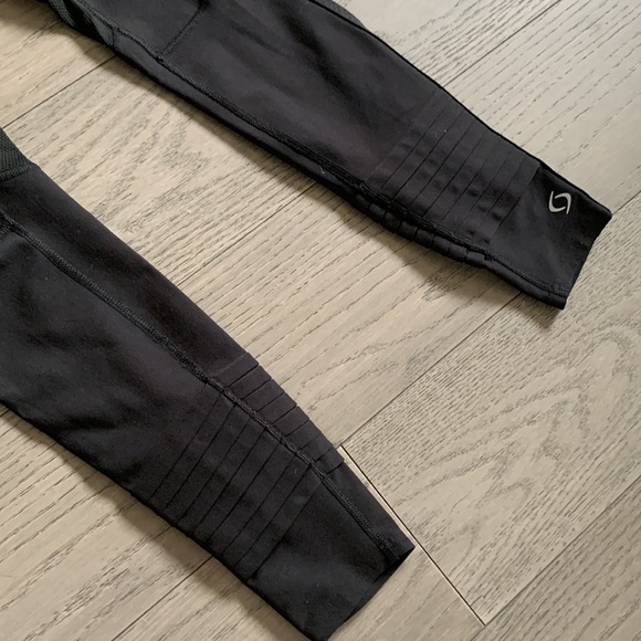 Moving Comfort Work Out Leggings - Size S in Black - Picture 5 of 5